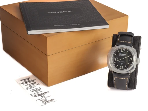 Title: Radiomir Black Seal herrearmbåndsur, ref. PAM00754, 2000'erne
Brand: Panerai
Model: Radiomir Black Seal
Ref: PAM00754
Category: Dress
Diameter: 45mm
Functions: Dato
Year: 2000
Price: 36000
Condition: undefined
Dial Color: Sort
Strap: Læder
Case material: Stål
Gender: Herre
Match: 100.0%
Billedet er ejet af Lauritz (163438) Et Panerai ur
