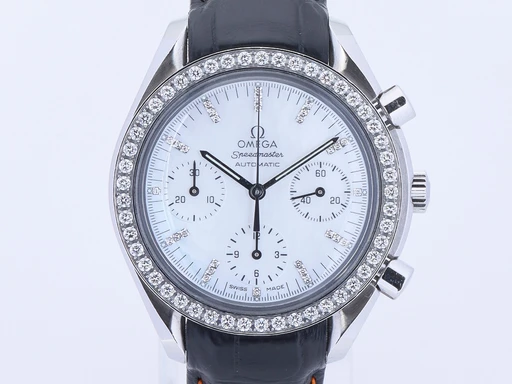 Title: Speedmaster Automatic armbåndsur af stål med diamanter
Brand: Omega
Model: Speedmaster Automatic
Ref: null
Category: Racing
Diameter: 39mm
Functions: Kronograf
Year: null
Price: 37000
Condition: undefined
Dial Color: Hvid
Strap: Læder
Case material: Stål
Gender: Herre
Match: 100.0%
Billedet er ejet af Lauritz (148428) Et Omega ur