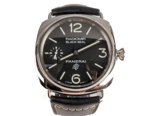 Title: Radiomir Black Seal herrearmbåndsur, ref. PAM00754, 2000'erne (New)
Brand: Panerai
Model: Radiomir Black Seal
Ref: PAM00754
Category: Dress
Diameter: 45mm
Functions: Dato
Year: null
Price: 35000
Condition: undefined
Dial Color: Sort
Strap: Læder
Case material: Stål
Gender: Herre
Match: 100.0%
Billedet er ejet af Lauritz (437146) Et Panerai ur