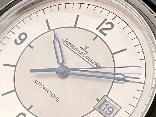 Title: Master Control Date - Sectordial (New)
Brand: Jaeger-LeCoultre
Model: Master Control Date
Ref: null
Category: Dress
Diameter: 39mm
Functions: Dato
Year: null
Price: 48000
Condition: undefined
Dial Color: Sølv
Strap: Læder
Case material: Stål
Gender: Herre
Match: 100.0%
Billedet er ejet af Limited Watches (441295) Et Jaeger-LeCoultre ur