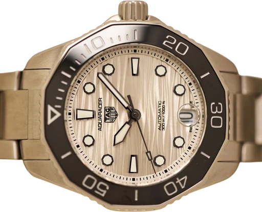 Titel: Aquaracer
Mærke: Tag Heuer
Model: Aquaracer Professional 300
Ref.: WBP231C.BA0626
Årgang: 2023
Tilbehør: Boks og Papirer
Stand: 9.0 (Brugt)
Pris: 21.000 kr.
Diameter: 36mm
Funktioner: Dato
Skivefarve: Sølv
Rem: Metal
Kassemateriale: Stål
Kategori: Dykker
Køn: Herre
Match: 100.0%
Billedet ejes af Limited Watches (1052440) Et Tag Heuer ur