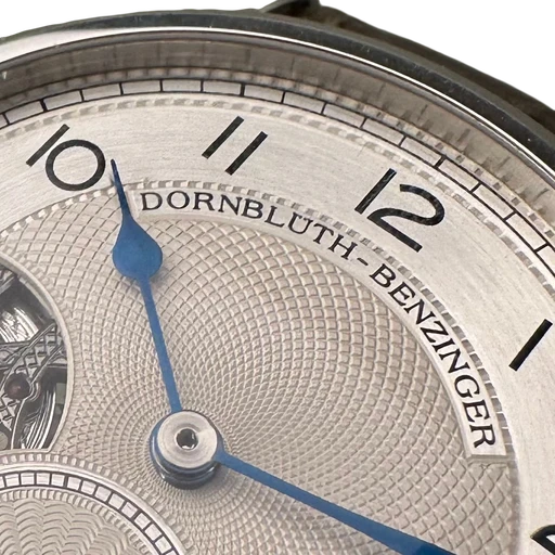 Title: – Edition Define. Limited Edition. (New)
Brand: Dornblüth by Benzinger
Model: Edition Define
Ref: Dornblüth by Benzinger, Forhandlerkode: M26
Category: Dress
Diameter: 42mm
Functions:
Year: 2019
Price: 52000
Condition: 8.0
Dial Color: Sølv
Strap: Læder
Case material: Stål
Gender: Herre
Match: 100.0%
Billedet er ejet af Limited Watches (744814) Et Dornblüth by Benzinger ur