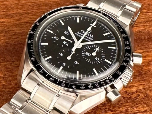 Title: Speedmaster - Apollo11 - Hello Houston
Brand: Omega
Model: Speedmaster - Apollo11 - Hello Houston
Ref: 3560.50.00
Category: Racing
Diameter: 42mm
Functions: Kronograf, Dato
Year: 2000
Price: 39500
Condition: undefined
Dial Color: Sort
Strap: Metal
Case material: Stål
Gender: Herre
Match: 100.0%
Billedet er ejet af Limited Watches (152371) Et Omega ur