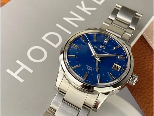 Title: Hodinkee GMT - 500 stk.
Brand: Grand Seiko
Model: Hodinkee GMT
Ref: null
Category: Sport
Diameter: nullmm
Functions: Dato, GMT
Year: 2021
Price: 36000
Condition: undefined
Dial Color: Blå
Strap: Metal
Case material: Stål
Gender: Herre
Match: 100.0%
Billedet er ejet af Limited Watches (152355) Et Grand Seiko ur