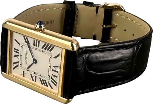 Title: Tank Solo - 27x35 mm - large. Med 2 nye remme.
Brand: Cartier
Model: Tank Solo
Ref: W1018855
Category: Dress
Diameter: 27mm
Functions:
Year: 2015
Price: 40000
Condition: 9.0
Dial Color: Hvid
Strap: Læder
Case material: Guld
Gender: Dame
Match: 100.0%
Billedet er ejet af Limited Watches (536711) Et Cartier ur