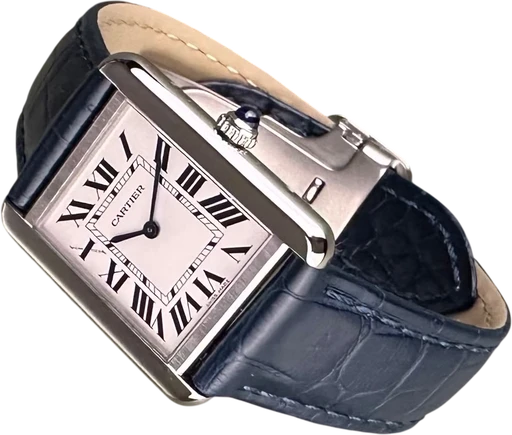 Title: Tank Solo - Small 24x31 - Med 2 nye remme. (New)
Brand: Cartier
Model: Tank Solo - Small 24x31
Ref: WSTA0030
Category: Dress
Diameter: 24mm
Functions:
Year: 2020
Price: 22000
Condition: 9.0
Dial Color: Hvid
Strap: Læder
Case material: Stål
Gender: Dame
Match: 100.0%
Billedet er ejet af Limited Watches (603717) Et Cartier ur