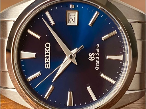 Title: Blue Waku Ginza Boutique!
Brand: Grand Seiko
Model: SBGV025 Heritage Collection Blue Wako Ginza - Boutique Edition
Ref: null
Category: Dress
Diameter: nullmm
Functions: Dato
Year: null
Price: 18000
Condition: undefined
Dial Color: Blå
Strap: Metal
Case material: Stål
Gender: Unisex
Match: 100.0%
Billedet er ejet af Limited Watches (152396) Et Grand Seiko ur