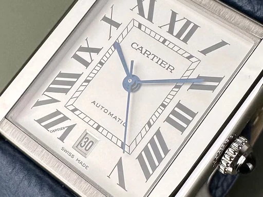 Title: Tank Solo XL
Brand: Cartier
Model: Tank Solo XL
Ref: null
Category: Dress
Diameter: nullmm
Functions: Dato
Year: null
Price: 26000
Condition: undefined
Dial Color: Hvid
Strap: Læder
Case material: Stål
Gender: Unisex
Match: 100.0%
Billedet er ejet af Limited Watches (384227) Et Cartier ur