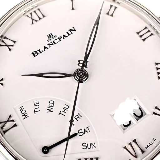 Title: Villeret - 40 mm. Med 2 nye remme.
Brand: Blancpain
Model: Villeret
Ref: 6668-1127-55B
Category: Dress
Diameter: 40mm
Functions: Dato, Ugedag
Year: 2019
Price: 80000
Condition: 9.0
Dial Color: Hvid
Strap: Læder
Case material: Stål
Gender: Herre
Match: 100.0%
Billedet er ejet af Limited Watches (312291) Et Blancpain ur