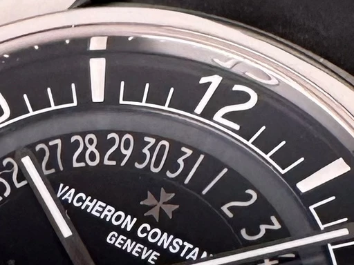 Title: Overseas Quai de l’Ile - 41 mm
Brand: Vacheron Constantin
Model: Overseas Quai de l’Ile
Ref: null
Category: Sport
Diameter: 41mm
Functions: Dato
Year: null
Price: 89500
Condition: undefined
Dial Color: Sort
Strap: Andet
Case material: Stål
Gender: Herre
Match: 100.0%
Billedet er ejet af Limited Watches (219888) Et Vacheron Constantin ur