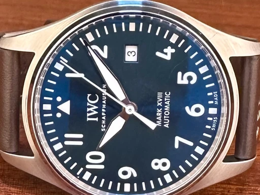 Title: Pilot’s watch Mark XVIII - 40 mm
Brand: IWC
Model: Pilot's watch Mark XVIII
Ref: IW327010
Category: Pilot
Diameter: 40mm
Functions: Dato
Year: 2019
Price: 27000
Condition: undefined
Dial Color: Blå
Strap: Læder
Case material: Stål
Gender: Herre
Match: 100.0%
Billedet er ejet af Limited Watches (182834) Et IWC ur