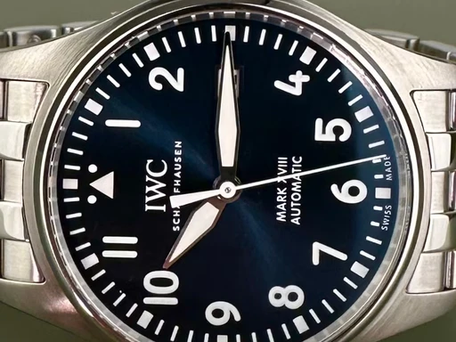Title: Pilot’s watch Mark XVIII - 40 mm. Garanti til 11/2027. (New)
Brand: IWC
Model: Pilot’s watch Mark XVIII
Ref: IW327016
Category: Pilot
Diameter: 40mm
Functions: Dato
Year: 2019
Price: 31000
Condition: 9.0
Dial Color: Blå
Strap: Metal
Case material: Stål
Gender: Herre
Match: 100.0%
Billedet er ejet af Limited Watches (549024) Et IWC ur