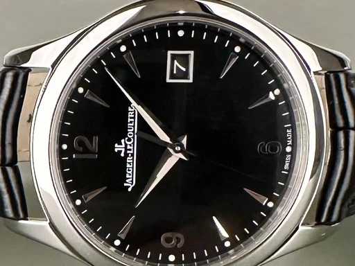 Title: Master Control Date - Med 2 nye remme
Brand: Jaeger-LeCoultre
Model: Master Control Date
Ref: null
Category: Dress
Diameter: nullmm
Functions: Dato
Year: null
Price: 44000
Condition: undefined
Dial Color: Sort
Strap: Læder
Case material: Stål
Gender: Herre
Match: 100.0%
Billedet er ejet af Limited Watches (328275) Et Jaeger-LeCoultre ur