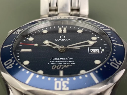 Title: Seamaster 300M – 007, 40 års jub. (New)
Brand: Omega
Model: Seamaster 300M – 007, 40 års jub.
Ref: null
Category: Dykker
Diameter: nullmm
Functions: Dato
Year: null
Price: 41000
Condition: undefined
Dial Color: Blå
Strap: Metal
Case material: Stål
Gender: Herre
Match: 100.0%
Billedet er ejet af Limited Watches (448151) Et Omega ur