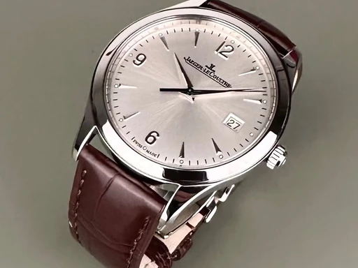 Title: Master Control Date - Med 2 nye originale JLC remme. (New)
Brand: Jaeger-LeCoultre
Model: Master Control Date
Ref: Q1548420
Category: Dress
Diameter: 39mm
Functions: Dato
Year: 2015
Price: 35000
Condition: undefined
Dial Color: Sølv
Strap: Læder
Case material: Stål
Gender: Herre
Match: 100.0%
Billedet er ejet af Limited Watches (477155) Et Jaeger-LeCoultre ur