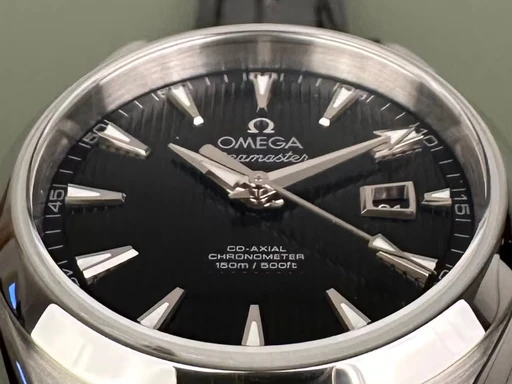 Title: Seamaster Aqua Terra - 34 mm. Nye remme. (New)
Brand: Omega
Model: Seamaster Aqua Terra
Ref: 231.13.34.20.01.001
Category: Dress
Diameter: 34mm
Functions: Dato
Year: 2017
Price: 26000
Condition: 9.0
Dial Color: Sort
Strap: Læder
Case material: Stål
Gender: Herre
Match: 100.0%
Billedet er ejet af Limited Watches (549021) Et Omega ur