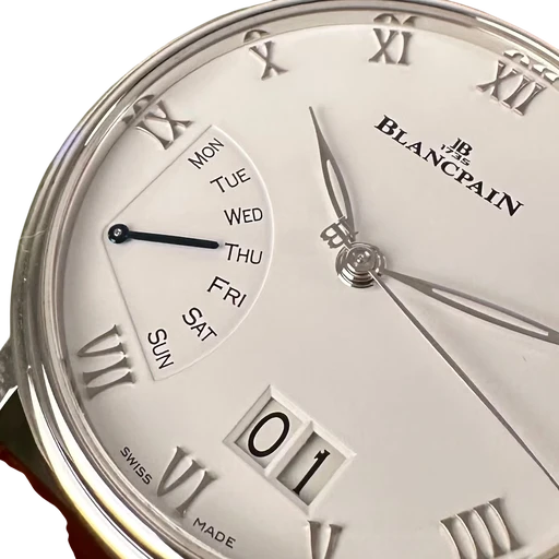 Title: Villeret - 40 mm. Med 2 nye remme. (New)
Brand: Blancpain
Model: Villeret
Ref: 6668-1127-55B
Category: Dress
Diameter: 40mm
Functions: Dato, Ugedag
Year: 2020
Price: 62000
Condition: 9.0
Dial Color: Hvid
Strap: Læder
Case material: Stål
Gender: Herre
Match: 100.0%
Billedet er ejet af Limited Watches (762259) Et Blancpain ur