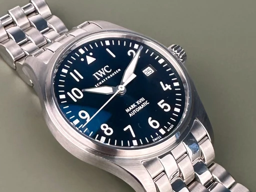 Title: Pilot’s watch Mark XVIII - 40 mm - Garanti til 07/2029
Brand: IWC
Model: Pilot’s watch Mark XVIII
Ref: IW327016
Category: Pilot
Diameter: 40mm
Functions: Dato
Year: 2019
Price: 32000
Condition: undefined
Dial Color: Blå
Strap: Metal
Case material: Stål
Gender: Herre
Match: 100.0%
Billedet er ejet af Limited Watches (219885) Et IWC ur