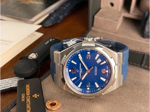 Title: Overseas Limiteret til 350 stk.
Brand: Vacheron Constantin
Model: Overseas
Ref: 47040/000a-9008
Category: Sport
Diameter: 42mm
Functions: Dato
Year: 2016
Price: 177000
Condition: undefined
Dial Color: Blå
Strap: Gummi
Case material: Stål
Gender: Herre
Match: 100.0%
Billedet er ejet af Limited Watches (152323) Et Vacheron Constantin ur
