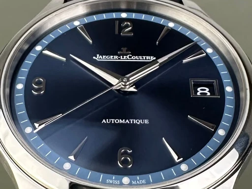 Title: Master Control Date - 40 mm Limited edition. Med ny rem.
Brand: Jaeger-LeCoultre
Model: Master Control Date
Ref: Q4018480
Category: Dress
Diameter: 40mm
Functions: Dato
Year: null
Price: 56000
Condition: undefined
Dial Color: Blå
Strap: Læder
Case material: Stål
Gender: Herre
Match: 100.0%
Billedet er ejet af Limited Watches (400177) Et Jaeger-LeCoultre ur