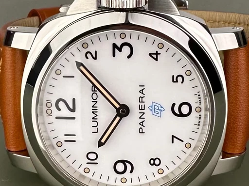 Title: Luminor Base Logo - 44 mm
Brand: Panerai
Model: Luminor Base Logo PAM00775
Ref: null
Category: Sport
Diameter: 44mm
Functions:
Year: null
Price: 36000
Condition: undefined
Dial Color: Hvid
Strap: Læder
Case material: Stål
Gender: Herre
Match: 100.0%
Billedet er ejet af Limited Watches (375077) Et Panerai ur