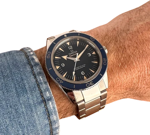 Title: Seamaster 300 !
Brand: Omega
Model: Seamaster 300
Ref: 233.90.41.21.03.001
Category: Dykker
Diameter: 41mm
Functions: Dato
Year: 2015
Price: 48000
Condition: 9.5
Dial Color: Blå
Strap: Metal
Case material: Titanium
Gender: Herre
Match: 100.0%
Billedet er ejet af Limited Watches (152298) Et Omega ur