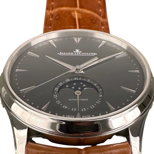 Title: Master Ultra Thin - Med 2 nye remme.
Brand: Jaeger-LeCoultre
Model: Master Ultra Thin
Ref: Q1363540
Category: Dress
Diameter: 40mm
Functions: Dato, Månefase
Year: 2019
Price: 87000
Condition: 9.0
Dial Color: Grå
Strap: Læder
Case material: Guld
Gender: Herre
Match: 100.0%
Billedet er ejet af Limited Watches (681191) Et Jaeger-LeCoultre ur