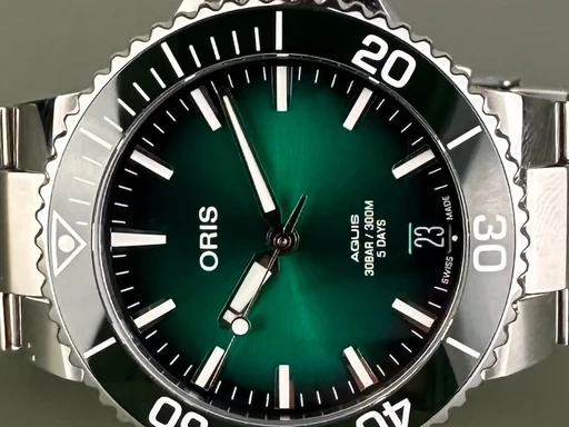 Title: Aquis Date - 41,5 mm. Oris Garanti til 08/2035
Brand: Oris
Model: Aquis Date Calibre 400
Ref: 0140077694157
Category: Dykker
Diameter: 42mm
Functions: Dato
Year: 2025
Price: 23000
Condition: undefined
Dial Color: Grøn
Strap: Metal
Case material: Stål
Gender: Herre
Match: 100.0%
Billedet er ejet af Limited Watches (450370) Et Oris ur