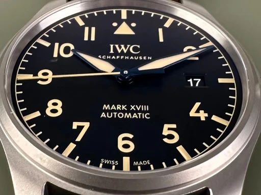 Title: Pilot’s watch Mark XVIII - Herritage IWC garanti til 11/2028. Ny rem (New)
Brand: IWC
Model: Pilot’s watch Mark XVIII - Herritage
Ref: IW327006
Category: Pilot
Diameter: 40mm
Functions: Dato
Year: 2020
Price: 31000
Condition: 9.0
Dial Color: Sort
Strap: Læder
Case material: Titanium
Gender: Herre
Match: 100.0%
Billedet er ejet af Limited Watches (536703) Et IWC ur