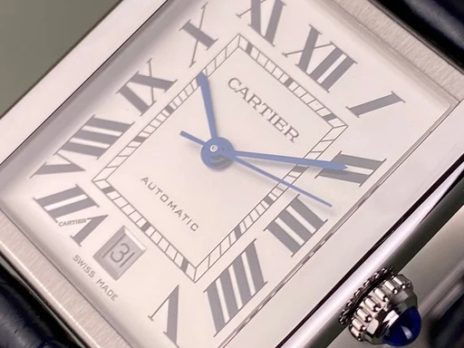 Title: Tank Solo - XL - 31x41 mm. Med to nye remme.
Brand: Cartier
Model: Tank Solo XL
Ref: W5200027
Category: Dress
Diameter: 41mm
Functions: Dato
Year: 2017
Price: 26000
Condition: undefined
Dial Color: Hvid
Strap: Læder
Case material: Stål
Gender: Herre
Match: 100.0%
Billedet er ejet af Limited Watches (424997) Et Cartier ur