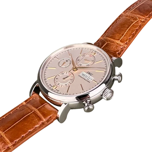 Title: Portofino Chronograph - 42 mm. Nye remme. (New)
Brand: IWC
Model: Portofino Chronograph
Ref: IW391036
Category: Dress
Diameter: 42mm
Functions: Kronograf, Dato, Ugedag
Year: 2018
Price: 30000
Condition: 9.0
Dial Color: Sølv
Strap: Læder
Case material: Stål
Gender: Herre
Match: 100.0%
Billedet er ejet af Limited Watches (639466) Et IWC ur