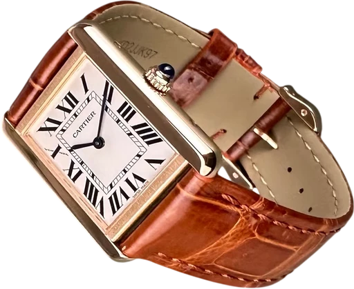 Title: Tank Solo - 24x31 mm. Mint condition. Nye remme. (New)
Brand: Cartier
Model: Tank Solo
Ref: W5200024
Category: Dress
Diameter: 24mm
Functions:
Year: 2017
Price: 42000
Condition: 9.0
Dial Color: Hvid
Strap: Læder
Case material: Guld
Gender: Dame
Match: 100.0%
Billedet er ejet af Limited Watches (928383) Et Cartier ur