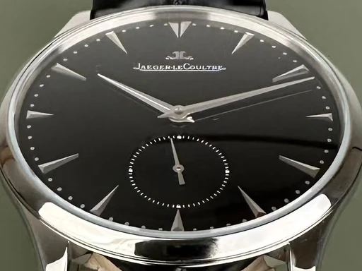Title: Master Ultra Thin - Med 2 nye remme.
Brand: Jaeger-LeCoultre
Model: Master Ultra Thin
Ref: Q1358470
Category: Dress
Diameter: 40mm
Functions:
Year: 2015
Price: 47000
Condition: 9.0
Dial Color: Sort
Strap: Læder
Case material: Stål
Gender: Herre
Match: 100.0%
Billedet er ejet af Limited Watches (465712) Et Jaeger-LeCoultre ur
