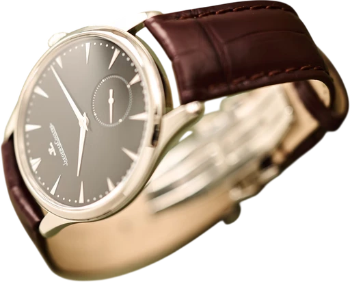 Title: Master Ultra Thin - Med 2 nye remme. (New)
Brand: Jaeger-LeCoultre
Model: Master Ultra Thin
Ref: Q1358470
Category: Dress
Diameter: 40mm
Functions:
Year: 2015
Price: 43000
Condition: 9.0
Dial Color: Sort
Strap: Læder
Case material: Stål
Gender: Herre
Match: 100.0%
Billedet er ejet af Limited Watches (643601) Et Jaeger-LeCoultre ur