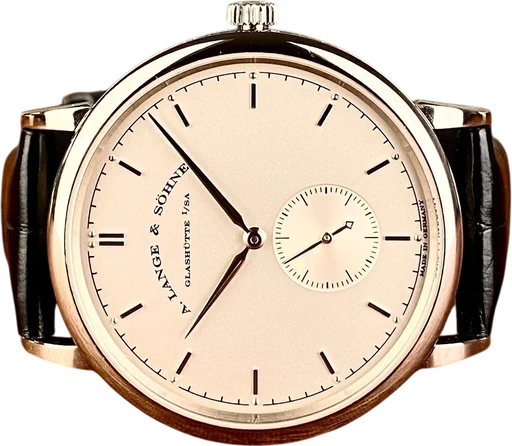 Title: Saxonia 37 mm
Brand: A. Lange & Söhne
Model: Saxonia
Ref: 216.026
Category: Dress
Diameter: 37mm
Functions: Dato
Year: 2014
Price: 125000
Condition: 9.0
Dial Color: Hvid
Strap: Læder
Case material: Guld
Gender: Herre
Match: 100.0%
Billedet er ejet af Limited Watches (152343) Et A. Lange & Söhne ur