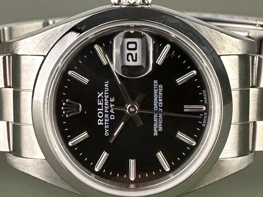 Title: Oyster Perpetual Date - 26 mm
Brand: Rolex
Model: Oyster Perpetual Date
Ref: 79160
Category: Dress
Diameter: 26mm
Functions: Dato
Year: null
Price: 36000
Condition: undefined
Dial Color: Sort
Strap: Metal
Case material: Stål
Gender: Dame
Match: 100.0%
Billedet er ejet af Limited Watches (328277) Et Rolex ur
