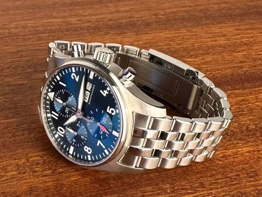 Title: Pilot Chronograph - 41 mm
Brand: IWC
Model: Pilot Chronograph
Ref: IW388102
Category: Pilot
Diameter: 41mm
Functions: Kronograf, Dato, Ugedag
Year: 2021
Price: 47500
Condition: undefined
Dial Color: Blå
Strap: Metal
Case material: Stål
Gender: Herre
Match: 100.0%
Billedet er ejet af Limited Watches (152312) Et IWC ur