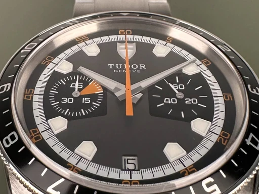 Title: Herritage Black Bay Automatic - Garanti til 01/2028
Brand: Tudor
Model: Heritage Black Bay Automatic
Ref: 70330N
Category: Racing
Diameter: 42mm
Functions: Kronograf, Dato
Year: 2023
Price: 24000
Condition: undefined
Dial Color: Sort
Strap: Metal
Case material: Stål
Gender: Herre
Match: 100.0%
Billedet er ejet af Limited Watches (237804) Et Tudor ur