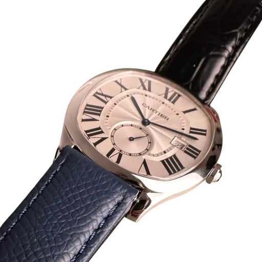 Title: Drive de Cartier - Med 2 nye remme
Brand: Cartier
Model: Drive de Cartier
Ref: WSNM0004
Category: Dress
Diameter: 41mm
Functions: Dato
Year: 2017
Price: 33000
Condition: 9.0
Dial Color: Sølv
Strap: Læder
Case material: Stål
Gender: Herre
Match: 100.0%
Billedet er ejet af Limited Watches (612305) Et Cartier ur