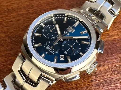 Title: Link - 41 mm - 2/2025
Brand: Tag Heuer
Model: Link Chronograph CBC2112.BA0603
Ref: null
Category: Sport
Diameter: 41mm
Functions: Kronograf, Dato
Year: 2025
Price: 31000
Condition: undefined
Dial Color: Blå
Strap: Metal
Case material: Stål
Gender: Herre
Match: 100.0%
Billedet er ejet af Limited Watches (152372) Et Tag Heuer ur