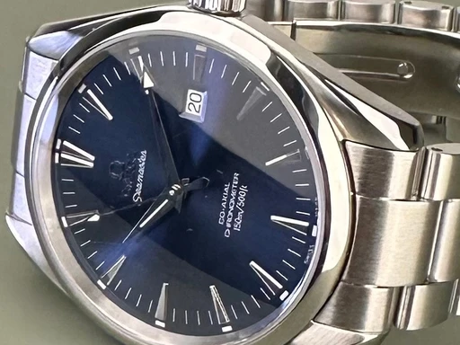 Title: Seamaster Aqua Terra - 42 mm
Brand: Omega
Model: Seamaster Aqua Terra 2502.80.00
Ref: null
Category: Dress
Diameter: 42mm
Functions: Dato
Year: null
Price: 25000
Condition: undefined
Dial Color: Blå
Strap: Metal
Case material: Stål
Gender: Herre
Match: 100.0%
Billedet er ejet af Limited Watches (328278) Et Omega ur