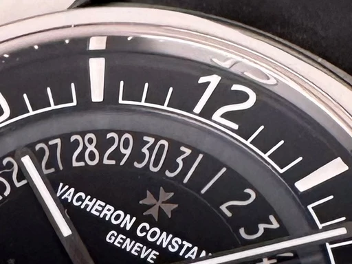 Title: Overseas Quai de l’Ile - 41 mm
Brand: Vacheron Constantin
Model: Overseas Quai de l’Ile
Ref: 4500S/000A-B196
Category: Sport
Diameter: 41mm
Functions: Dato
Year: 2017
Price: 89500
Condition: undefined
Dial Color: Sort
Strap: Gummi
Case material: Stål
Gender: Herre
Match: 100.0%
Billedet er ejet af Limited Watches (219888) Et Vacheron Constantin ur