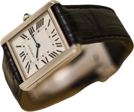 Titel: Tank Solo - Large (Nyhed)
Mærke: Cartier
Model: Tank Solo - Large
Ref.: WSTA0028
Årgang: 2018
Tilbehør: Boks og Papirer
Stand: 9.0 (Brugt)
Pris:
Diameter: 35mm
Funktioner:
Skivefarve: Hvid
Rem: Læder
Kassemateriale: Stål
Kategori: Dress
Køn: Unisex
Match: 100.0%
Billedet ejes af Limited Watches (1152317) Et Cartier ur