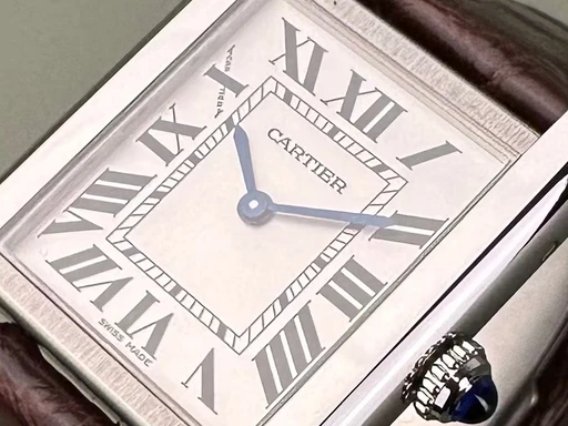 Title: Tank Solo - Small 24x31. Med ny rem. (New)
Brand: Cartier
Model: Tank Solo - Small
Ref: WSTA0030
Category: Dress
Diameter: 24mm
Functions: Dato
Year: 2018
Price: 22000
Condition: undefined
Dial Color: Hvid
Strap: Læder
Case material: Stål
Gender: Dame
Match: 100.0%
Billedet er ejet af Limited Watches (477159) Et Cartier ur