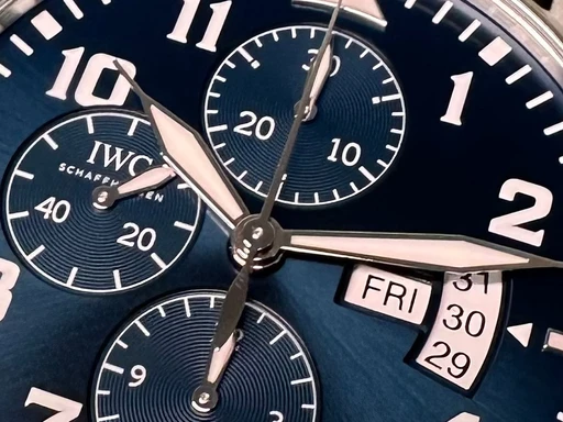 Title: Pilot’s watch Chronograph - 43 mm
Brand: IWC
Model: Pilot's watch Chronograph
Ref: null
Category: Pilot
Diameter: 43mm
Functions: Kronograf, Dato, Ugedag
Year: null
Price: 35000
Condition: undefined
Dial Color: Blå
Strap: Læder
Case material: Stål
Gender: Herre
Match: 100.0%
Billedet er ejet af Limited Watches (328276) Et IWC ur