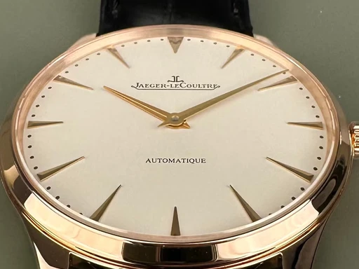 Title: Master Ultra Thin - 41 mm (New)
Brand: Jaeger-LeCoultre
Model: Master Ultra Thin
Ref: Q1332511
Category: Dress
Diameter: 41mm
Functions:
Year: 2017
Price: 69000
Condition: 9.5
Dial Color: Hvid
Strap: Læder
Case material: Guld
Gender: Herre
Match: 100.0%
Billedet er ejet af Limited Watches (562159) Et Jaeger-LeCoultre ur