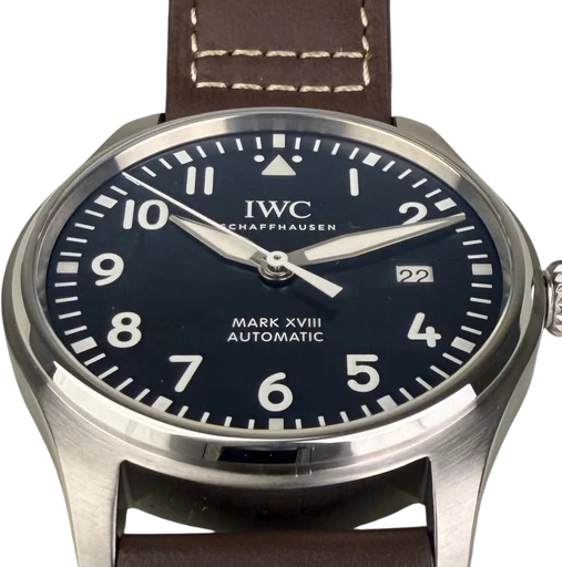 Title: Pilot’s watch Mark XVIII - 40 mm (New)
Brand: IWC
Model: Pilot’s watch Mark XVIII
Ref: IW327010
Category: Pilot
Diameter: 40mm
Functions: Dato
Year: 2021
Price: 27000
Condition: 9.0
Dial Color: Sort
Strap: Læder
Case material: Stål
Gender: Herre
Match: 100.0%
Billedet er ejet af Limited Watches (903195) Et IWC ur