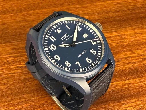 Title: Pilot’s watch - Laureus Sport for Good 41 mm - Garanti til 01/2031
Brand: IWC
Model: Pilot’s watch - Laureus Sport for Good
Ref: IW328101
Category: Pilot
Diameter: 41mm
Functions: Dato
Year: null
Price: 45000
Condition: undefined
Dial Color: Sort
Strap: Andet
Case material: Andet
Gender: Herre
Match: 100.0%
Billedet er ejet af Limited Watches (172811) Et IWC ur