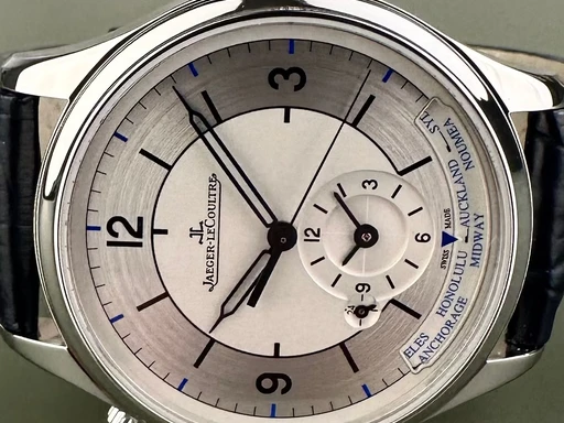 Title: Master Geographic - 39 mm. JLC garanti til 02/2029 - 2 nye remme. (New)
Brand: Jaeger-LeCoultre
Model: Master Geographic
Ref: Q1428530
Category: Dress
Diameter: 39mm
Functions: GMT
Year: 2021
Price: 62000
Condition: 9.0
Dial Color: Sølv
Strap: Læder
Case material: Stål
Gender: Herre
Match: 100.0%
Billedet er ejet af Limited Watches (549022) Et Jaeger-LeCoultre ur