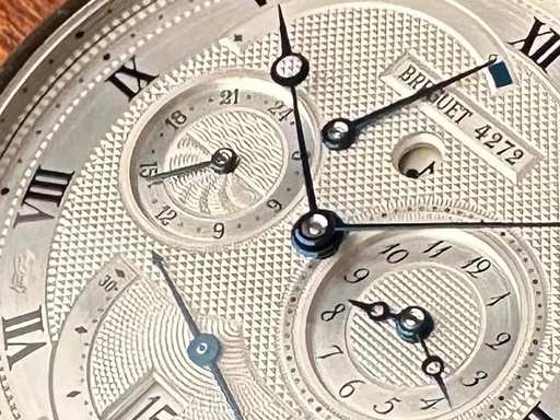 Title: Classique Le Réveil du Tsar - 39 mm
Brand: Breguet
Model: Classique Le Réveil du Tsar
Ref: 5707BB/12/9V6
Category: Dress
Diameter: 39mm
Functions: Dato, GMT
Year: null
Price: 130000
Condition: undefined
Dial Color: Sølv
Strap: Andet
Case material: Guld
Gender: Herre
Match: 100.0%
Billedet er ejet af Limited Watches (152313) Et Breguet ur